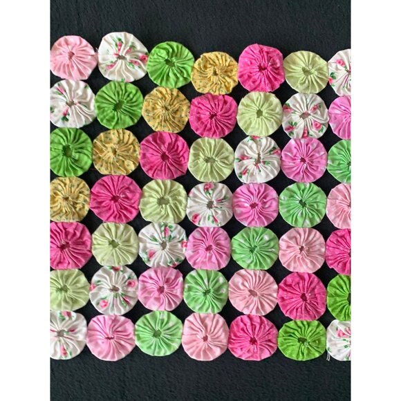 Handmade Vintage Yo-Yo Doily with Pastel Floral & Solid Fabrics 12"x22" Quilting - Picture 3 of 10